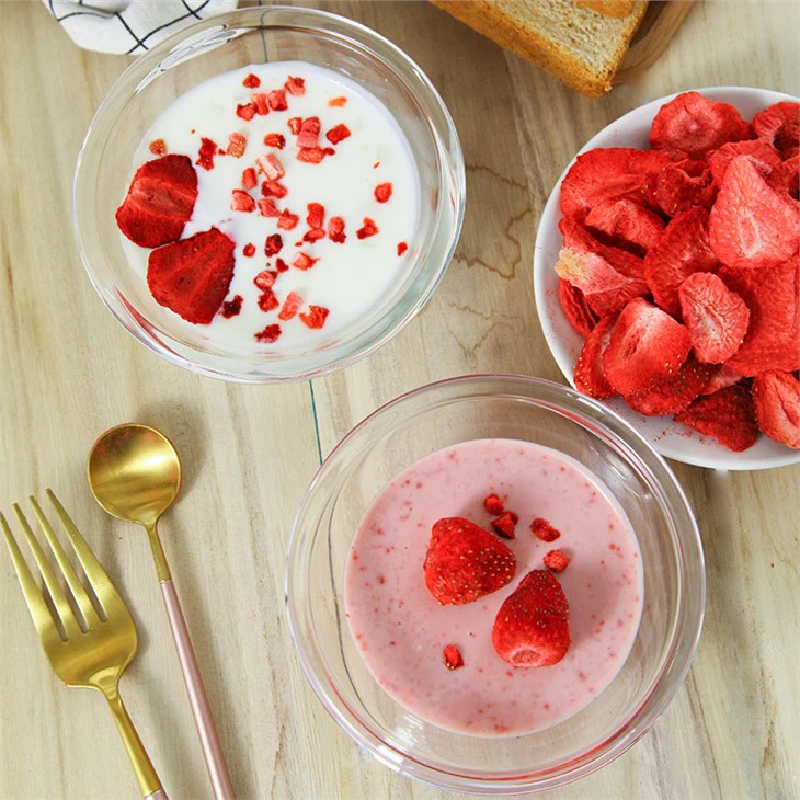 China freeze dried whole strawberries factory